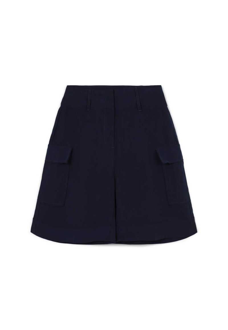 Gonna cargo blu navy con vita piatta, doppie tasche laterali, pieghe frontali e orlo spacco. Realizzata in tessuto leggero e resistente.