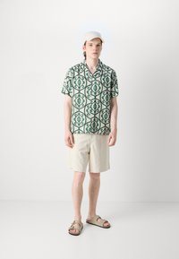 Les Deux ORNAMENT SHIRT - Srajca - ivory/vintage green