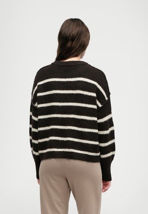 ONLMALLY LIFE DETAIL O NECK  - Jumper - chocolate torte/whitecap gray