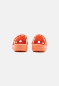 Crocs CLASSIC - Mulas - papaya