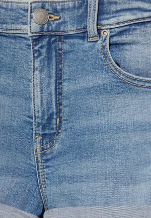 PULL&BEAR, MID-WAIST - Denimové šortky - light blue denim