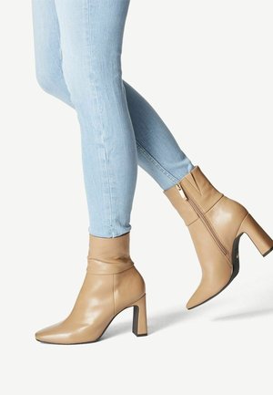 Tamaris, Bottines à talons hauts - camel