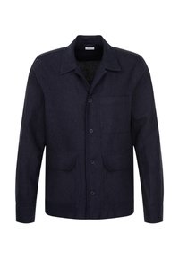 Giacca in denim scuro con chiusura a bottoni, colletto, due tasche a pattina, taglio dritto e tessuto testurizzato.
