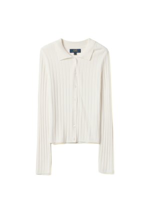 Cardigan blanc côtelé à manches longues, boutonné avec col, présenté à plat sur fond blanc.