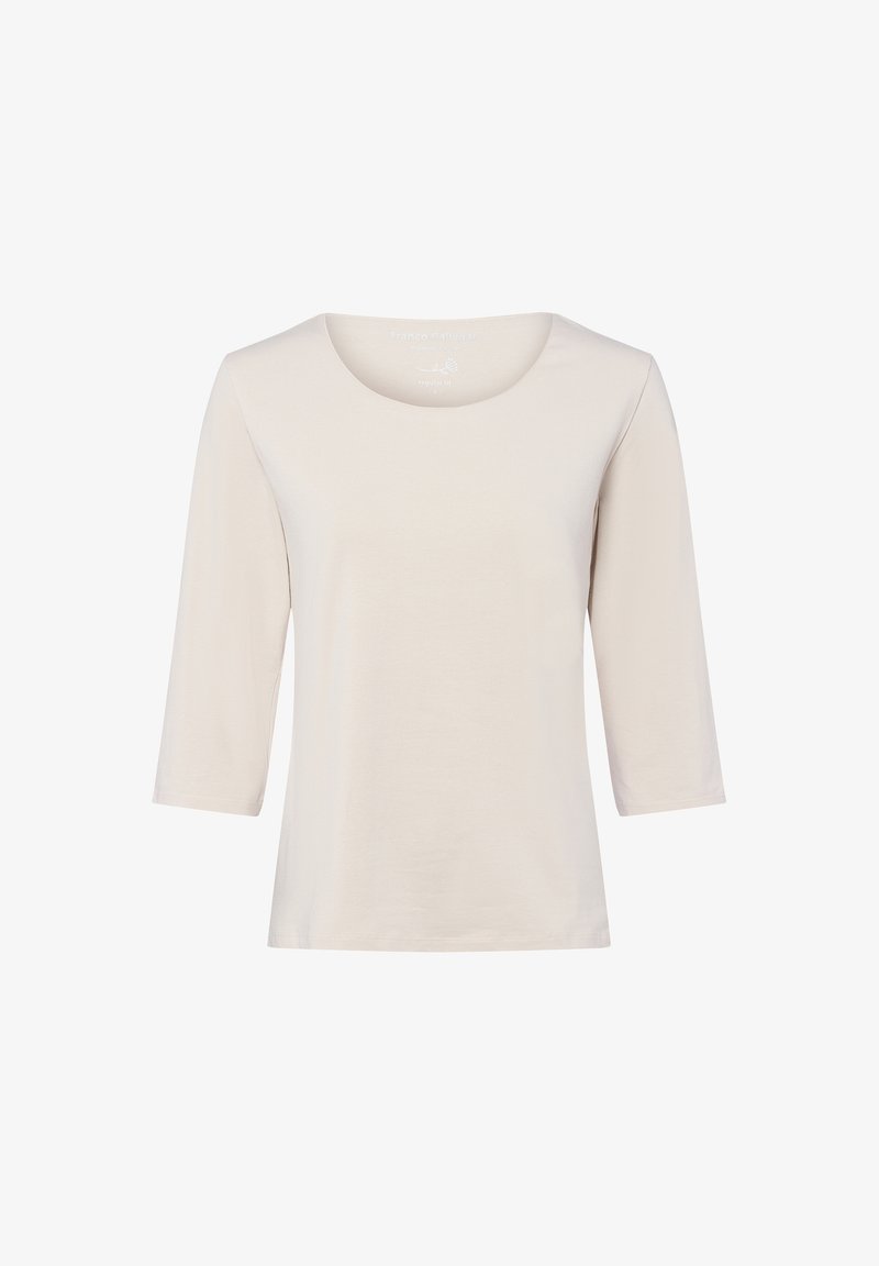 Jasno beżowa koszulka z długim rękawem, z dekoltem w kształcie łódki i regularnym fasonie, wykonana z miękkiego materiału bawełnianego, bez wzorów czy akcentów.