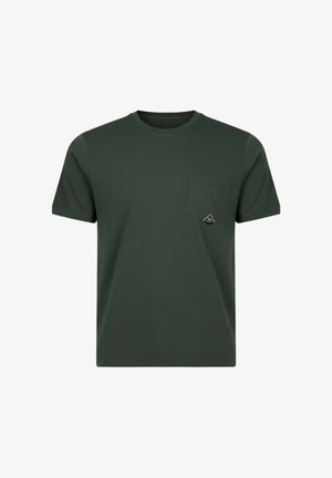 T-shirt verde scuro a maniche corte con scollo rotondo e taschino sul petto con una piccola toppa triangolare del logo.
