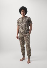 Venum UFC FIGHT WEEK 3.0 JOGGERS - Dresside alumine osa - desert