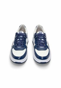 HUGO KILIAN TENN - Trainers - open blue