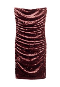 Robe bustier en velours froncé bordeaux foncé, longueur genou, avec une surface texturée brillante et des détails en tissu froncé.