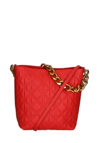 Borsa tote in pelle rossa con motivo a rombi trapuntato, dotata di una tracolla staccabile e di un accento in catena dorata.