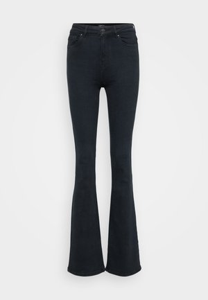 Čierne zvonové džínsy vyrobené z denimu s vysokým pásom, obsahujú päť vreciek a minimalizované detaily šitia. Hladká textúra a priliehavý strih.