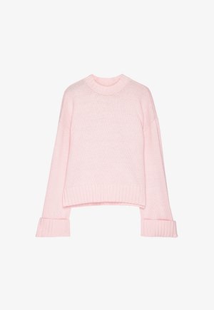 Ljust rosa stickad tröja med ribbstickade ärmar, krage och nederkant, med en något croppad passform och långa ärmar.