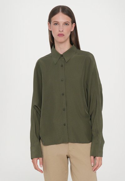 CLOSED PLEATED SHIRT - Skjortebluse - forest green