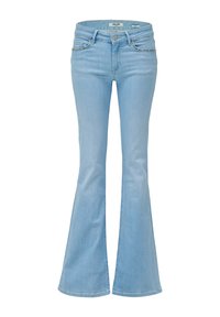 Jeans de campana de color azul claro hechos de denim, con una cintura de altura media, cinco bolsillos y sutiles adornos a lo largo de los bordes de los bolsillos.