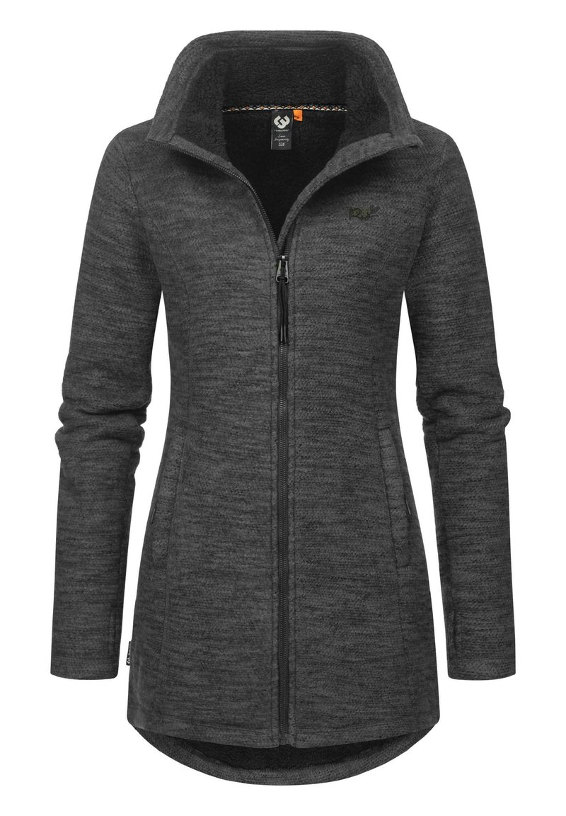 Szara kurtka zapinana na zamek z wysokim kołnierzem, wykonana z fakturowanej tkaniny. Posiada boczne kieszenie i zaokrąglony dół. Wyszywane logo na klatce piersiowej.