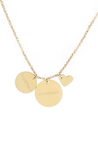 Gouden ketting met drie hangers: twee ronde schijven gegraveerd met "SAMEN" en "IEDERE DAG" en een klein hartvormig. Het ontwerp van de ketting is gelinkt.