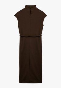 Vestido marrón sin mangas con cuello alto y cremallera en la parte posterior. Tejido suave, silueta ajustada y un cinturón decorativo con lazo en la cintura.