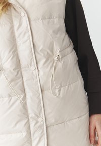 TATUUM KAMO - Waistcoat - cream