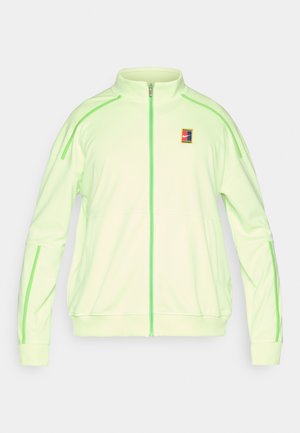Ljusgrön zip-up jacka av mjukt tyg med kontrasterande gröna detaljer och en logotypmärke på vänster bröst.