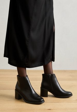 Botines bajos - black