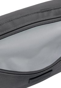 Sacchetto in tessuto grigio con un esterno testurizzato, chiusura con zip e un interno grigio chiaro e liscio, con un logo all'esterno.