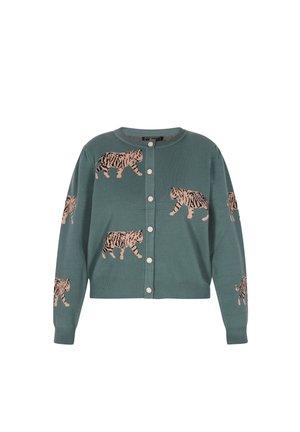 Groene gebreide cardigan met een knoopsluiting aan de voorkant, versierd met roze tijgerpatronen op de mouwen en het lichaam. Zachte textuur, ontspannen pasvorm.