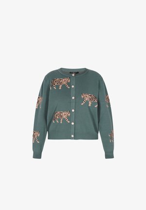 Groene gebreide cardigan met een knoopsluiting aan de voorkant, versierd met roze tijgerpatronen op de mouwen en het lichaam. Zachte textuur, ontspannen pasvorm.