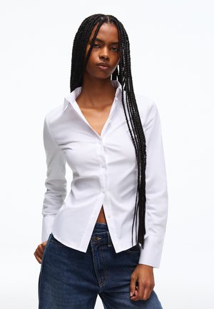 Bershka, FITTED LONG SLEEVE SHIRT - Button-down blouse - white
