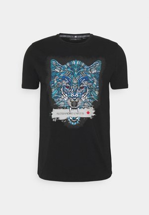 Camiseta de algodón negra con un gráfico colorido de la cara de un león, que presenta detalles en azul y blanco, y el texto "Alessandro Zavetti" debajo.