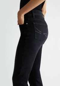 LIU JO STRETCH - Kavbojke slim fit - black
