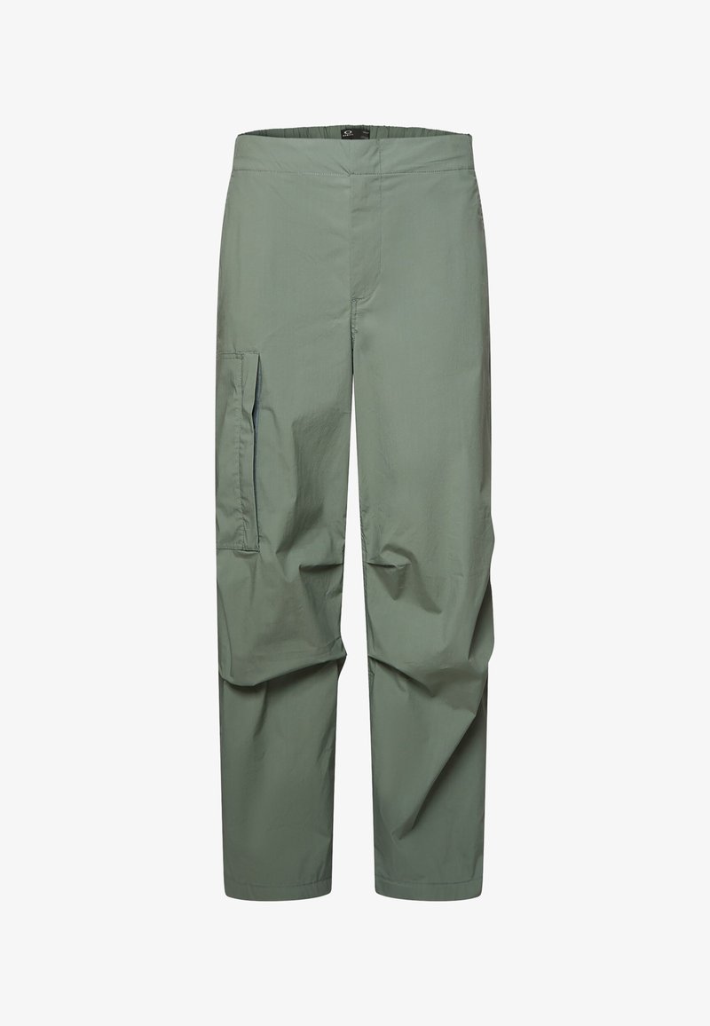 Pantalones cargo de pierna recta en verde oliva claro con cintura elástica y un bolsillo lateral en el muslo izquierdo.