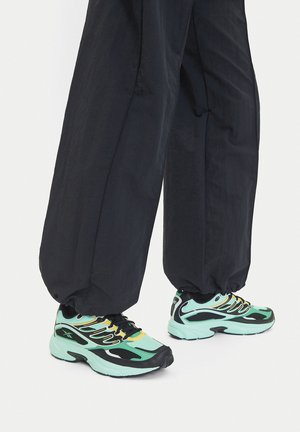 - Obuwie do biegania Turystyka