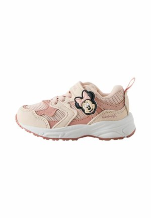 Lyserød og beige børnesneaker med mesh-paneler, velcrorem og Minnie Mouse-faces dekoration på siden.