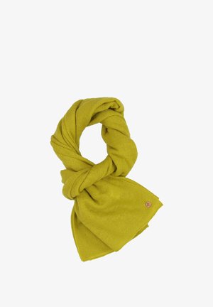 Sciarpa lavorata a maglia color verde oliva, attorcigliata a forma di anello, con una consistenza morbida e un piccolo tag in metallo sul bordo.