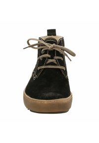 Stivaletti neri in suede con lacci beige, punta rotonda, dettagli cuciti e suola in gomma. Presenta un piccolo nastro sul retro.