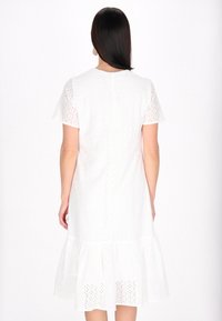 usha Vapaa-ajan mekko - white