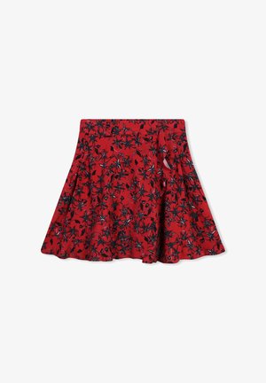 Jupe florale rouge avec un design plissé, présentant des motifs de fleurs noirs et gris, en tissu doux et avec une taille élastique.