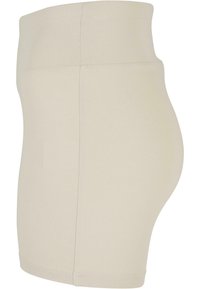 Beige stretch zwangerschapsshorts met hoge tailleband. Gladde textuur, aansluitend ontwerp en naadloze zijkanten voor comfort en ondersteuning.