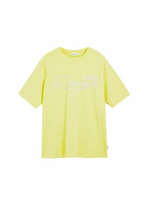 Limegrön oversized t-shirt i mjuk bomull, med vit rhinestoneskrift "Designal" över framsidan. Kort ärm, rund halsringning.