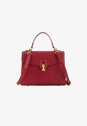 Rød læderhåndtaske med struktureret design, gyldent hardware, øverste håndtag og aftagelig skulderrem. Har en frontknaplukning.