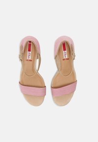 s.Oliver Platform sandals - red