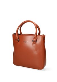 Borsa a mano in pelle marrone con manici arrotondati, texture liscia e design minimalista. Presenta dettagli metallici e il logo sulla parte anteriore.
