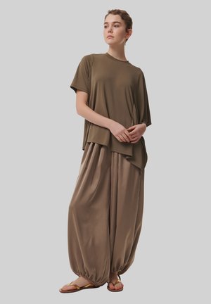 ASYMMETRIC HEM  - T-Shirt basic - brown