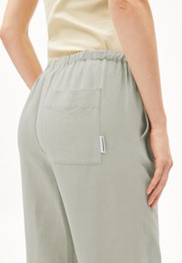 ARMEDANGELS MIOAA LINO - Stoffhose - seagreen