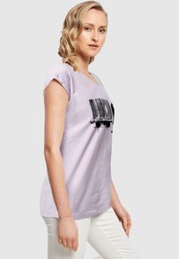 Merchcode T-shirts print - lilac