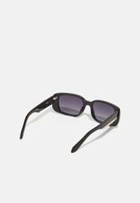 QUAY AUSTRALIA KARMA UNISEX - Päikeseprillid - black/smoke gradient