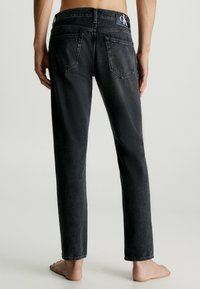 Calvin Klein Jeans AUTHENTIC - Jeans a sigaretta - denim black