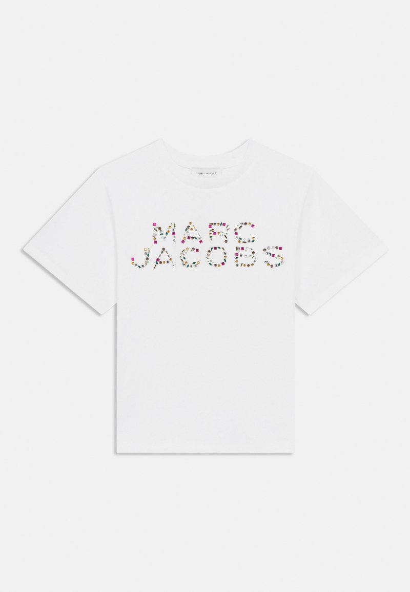 Λευκό βαμβακερό μπλουζάκι με το λογότυπο «MARC JACOBS» σε πολύχρωμα, ανθισμένα σχέδια. Κοντά μανίκια και στρογγυλή λαιμόκοψη.