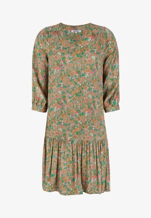 Vestido floral con escote en V, mangas largas, detalles fruncidos y falda en capas. Los colores incluyen verde, naranja, rosa y marrón.