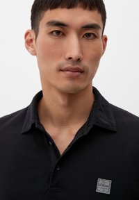 s.Oliver MIT FLAMM STRUKTUR - Poloshirt - schwarz